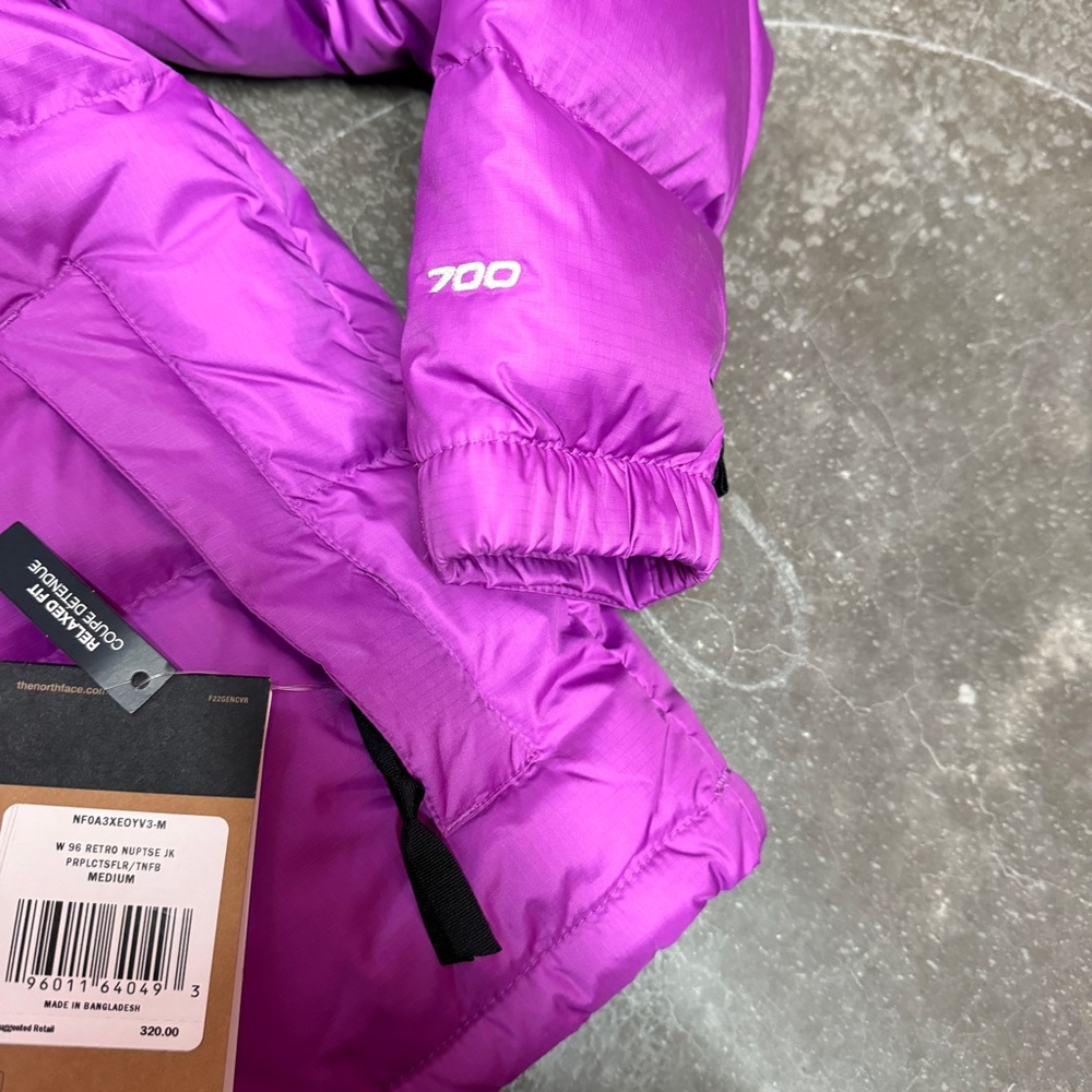 WOMEN'S THE NORTH FACE 1996 RETRO NUPTSE JACKET - Picture 4 of 5